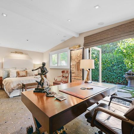 Sophisticated Large Room With Desk And Private Entrance Beverly Hills Exterior foto