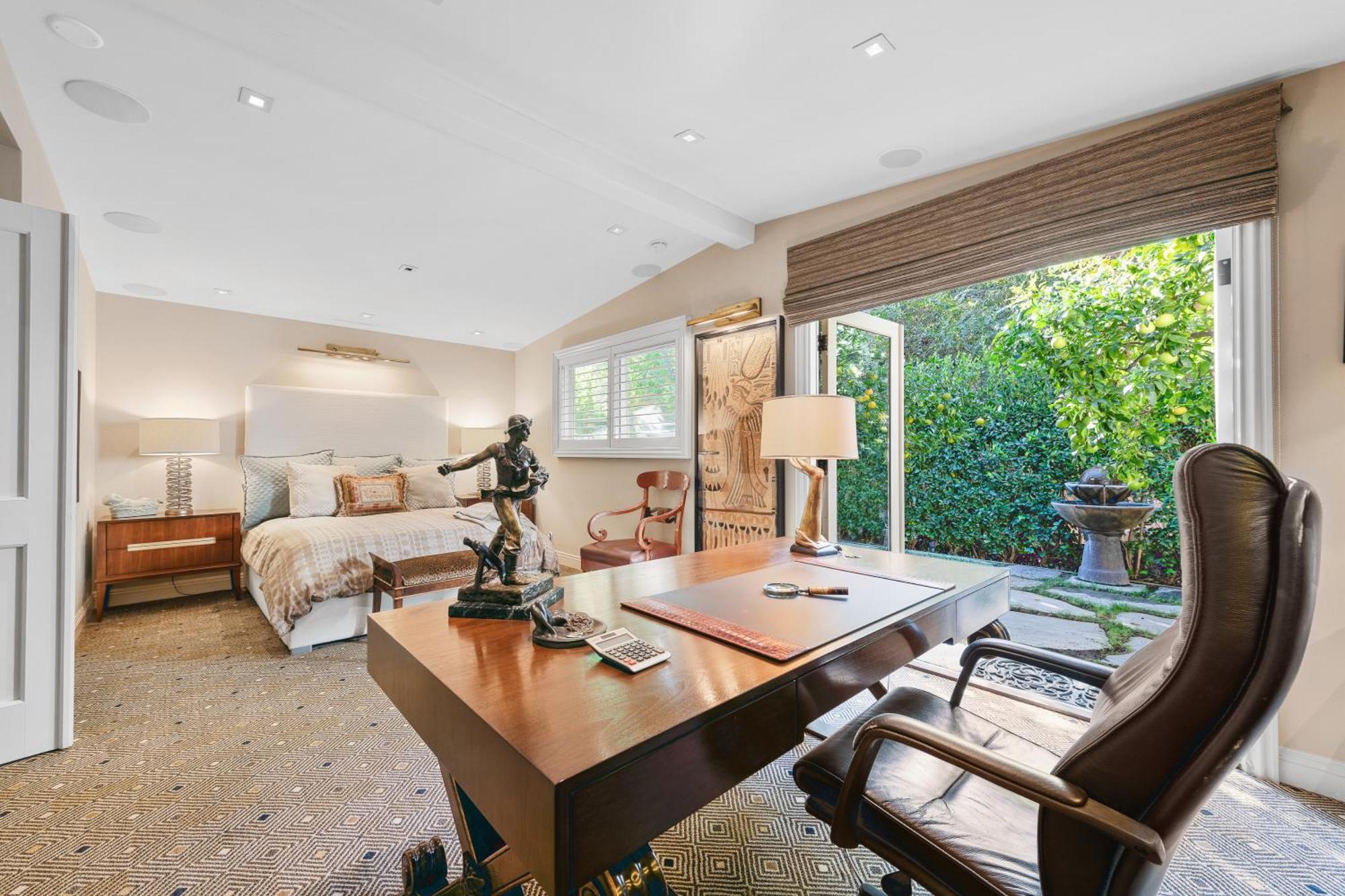 Sophisticated Large Room With Desk And Private Entrance Beverly Hills Exterior foto